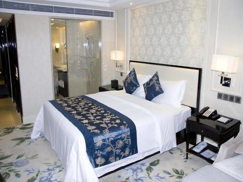 Century Palace Hotel Huizhou  Exterior photo